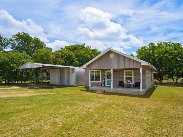 180 Trail Drive, Bowie, TX 76230