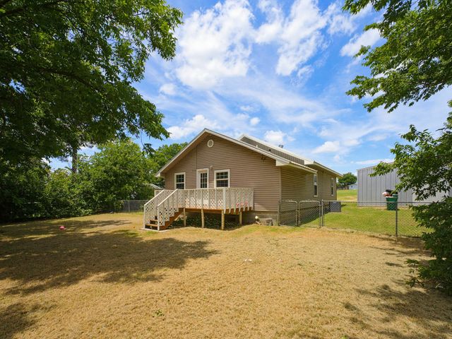 180 Trail Drive, Bowie, TX 76230