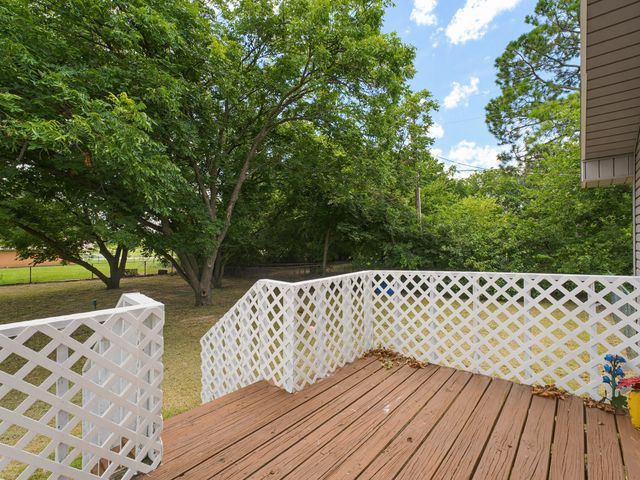 180 Trail Drive, Bowie, TX 76230