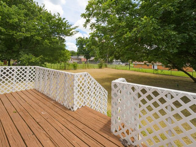 180 Trail Drive, Bowie, TX 76230