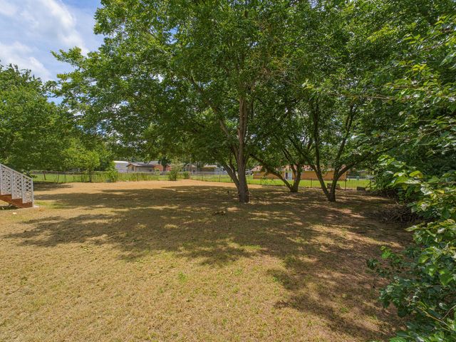 180 Trail Drive, Bowie, TX 76230