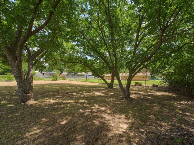 180 Trail Drive, Bowie, TX 76230