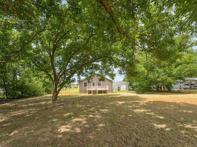 180 Trail Drive, Bowie, TX 76230