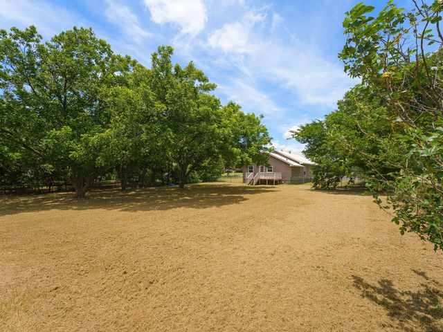 180 Trail Drive, Bowie, TX 76230