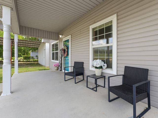 180 Trail Drive, Bowie, TX 76230