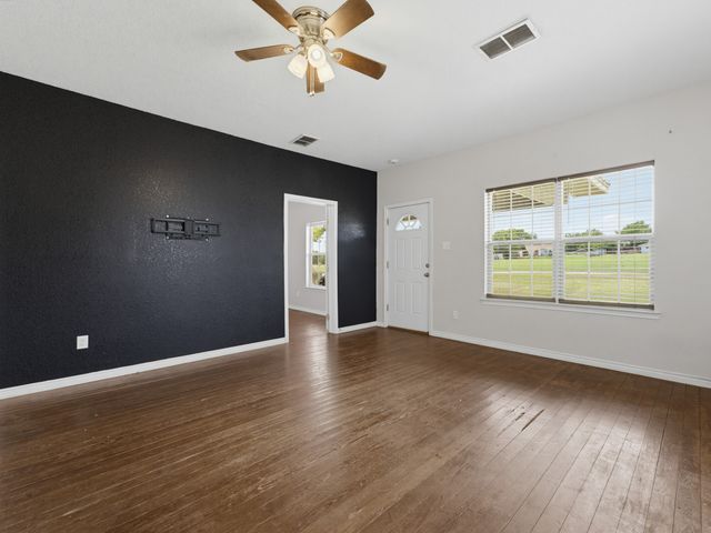 180 Trail Drive, Bowie, TX 76230