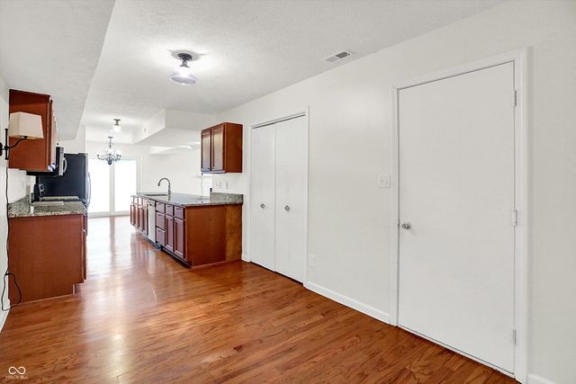 354 Dominion Drive, Zionsville, IN 46077