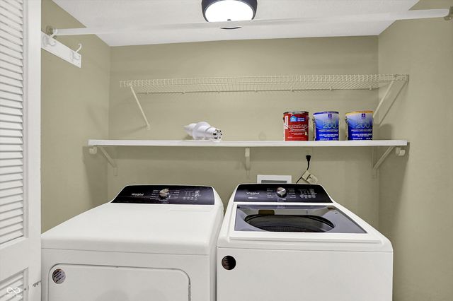 354 Dominion Drive, Zionsville, IN 46077