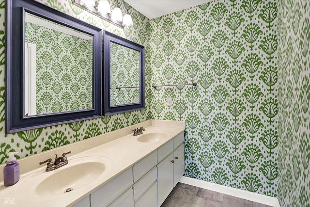 354 Dominion Drive, Zionsville, IN 46077