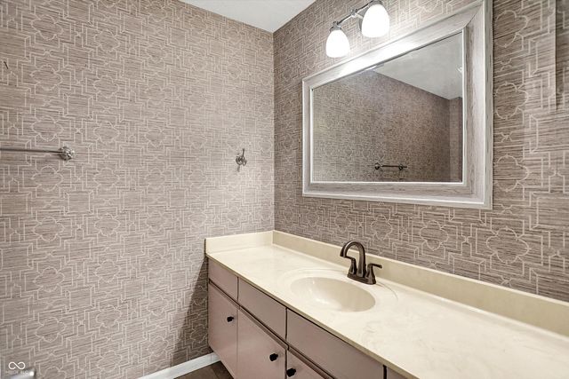 354 Dominion Drive, Zionsville, IN 46077