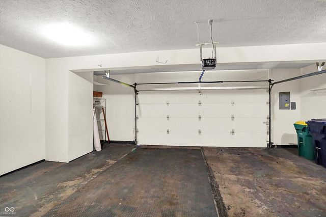 354 Dominion Drive, Zionsville, IN 46077