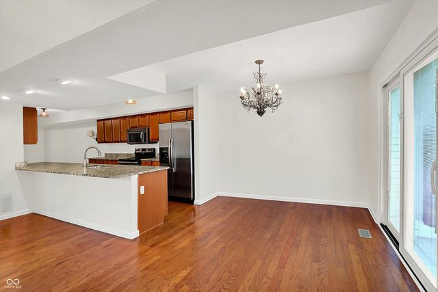 354 Dominion Drive, Zionsville, IN 46077