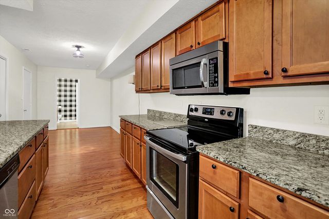 354 Dominion Drive, Zionsville, IN 46077