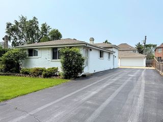 572 N Emroy Avenue, Elmhurst, IL 60126