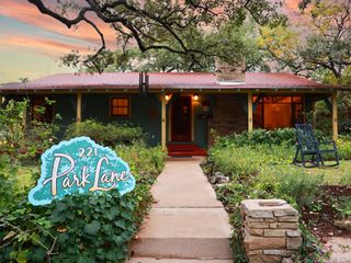 221 Park LN, Austin, TX 78704