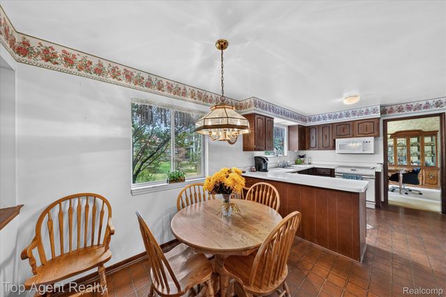 6084 Deguise Court, Rochester Hills, MI 48306