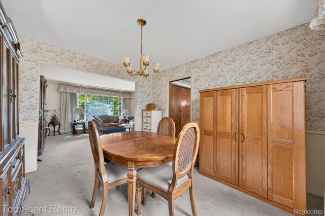 6084 Deguise Court, Rochester Hills, MI 48306