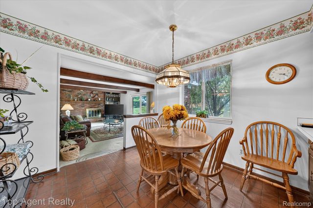 6084 Deguise Court, Rochester Hills, MI 48306