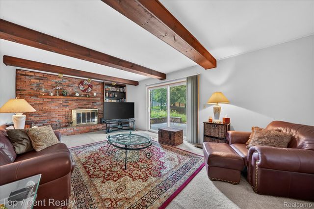 6084 Deguise Court, Rochester Hills, MI 48306