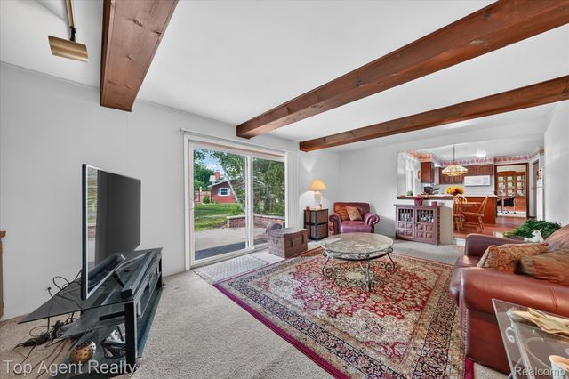 6084 Deguise Court, Rochester Hills, MI 48306
