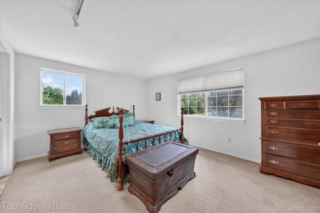 6084 Deguise Court, Rochester Hills, MI 48306