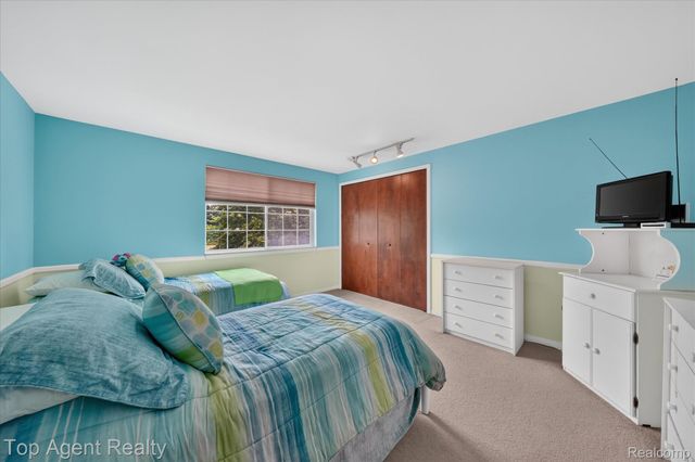 6084 Deguise Court, Rochester Hills, MI 48306