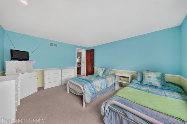 6084 Deguise Court, Rochester Hills, MI 48306
