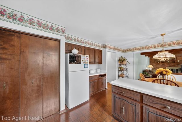 6084 Deguise Court, Rochester Hills, MI 48306