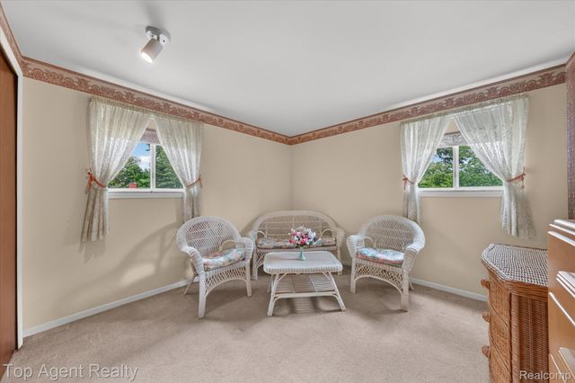 6084 Deguise Court, Rochester Hills, MI 48306