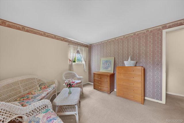 6084 Deguise Court, Rochester Hills, MI 48306