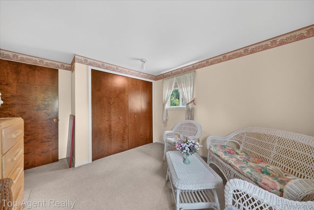 6084 Deguise Court, Rochester Hills, MI 48306