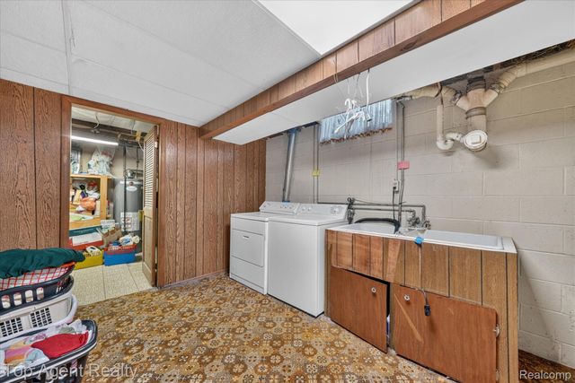 6084 Deguise Court, Rochester Hills, MI 48306