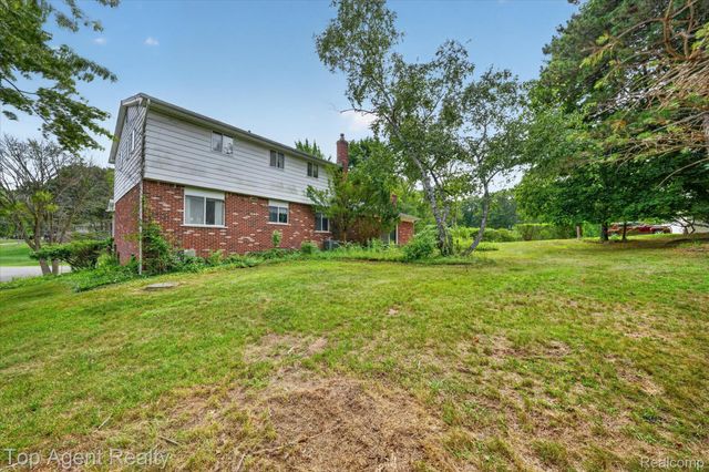 6084 Deguise Court, Rochester Hills, MI 48306
