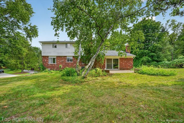 6084 Deguise Court, Rochester Hills, MI 48306