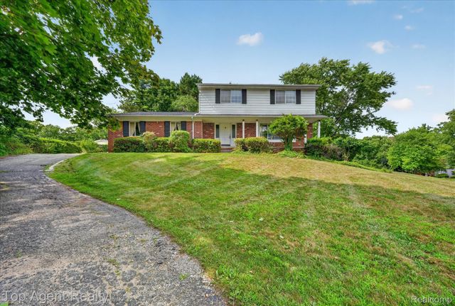 6084 Deguise Court, Rochester Hills, MI 48306
