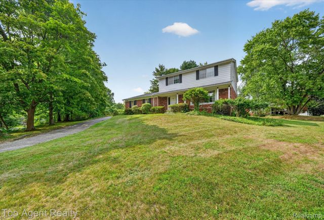 6084 Deguise Court, Rochester Hills, MI 48306