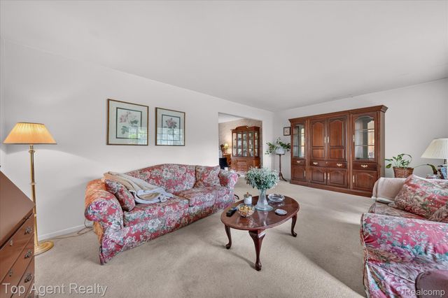 6084 Deguise Court, Rochester Hills, MI 48306