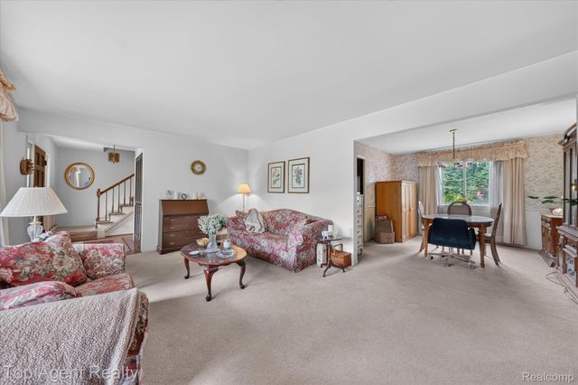 6084 Deguise Court, Rochester Hills, MI 48306