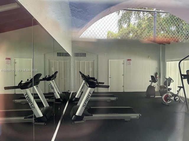 9460 Fontainebleau Blvd 129, Miami, FL 33172