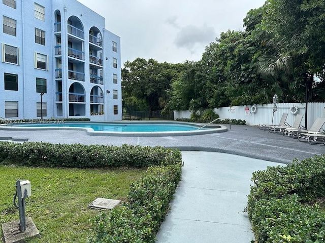 9460 Fontainebleau Blvd 129, Miami, FL 33172