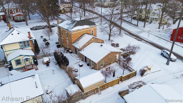 325 Lake Street, Howell, MI 48843