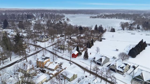 325 Lake Street, Howell, MI 48843