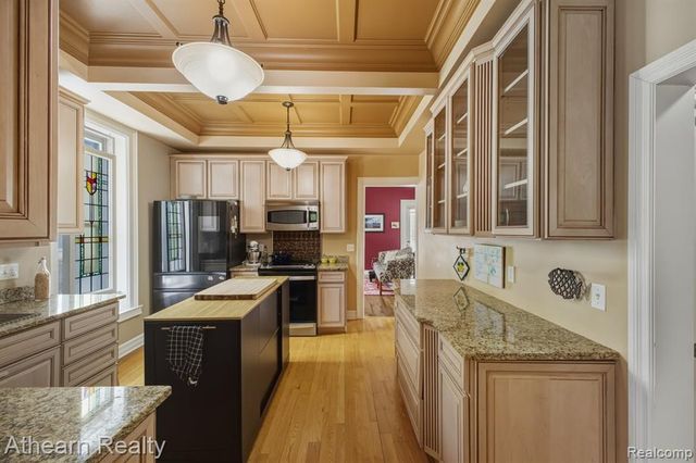 325 Lake Street, Howell, MI 48843