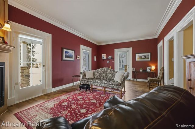 325 Lake Street, Howell, MI 48843