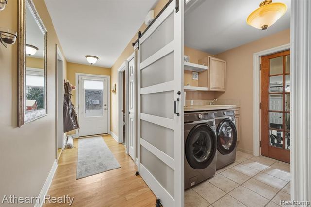 325 Lake Street, Howell, MI 48843