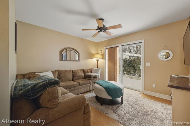 325 Lake Street, Howell, MI 48843