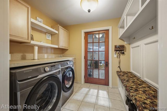 325 Lake Street, Howell, MI 48843