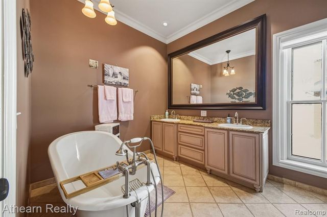 325 Lake Street, Howell, MI 48843