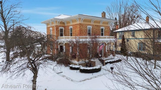 325 Lake Street, Howell, MI 48843