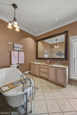 325 Lake Street, Howell, MI 48843